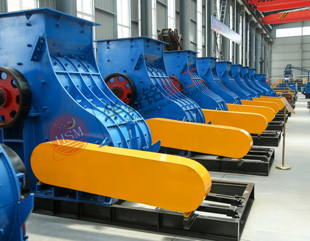 石灰雙級(jí)無(wú)篩底粉碎機(jī)如何避免堵塞問(wèn)題？